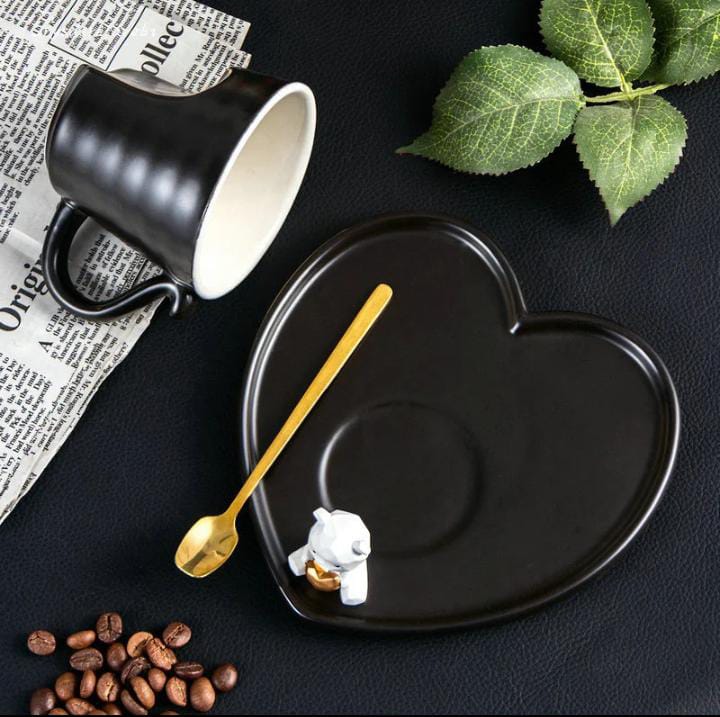 Heart-Shaped Ceramic Cup Set with Bear Figurine – Black & White