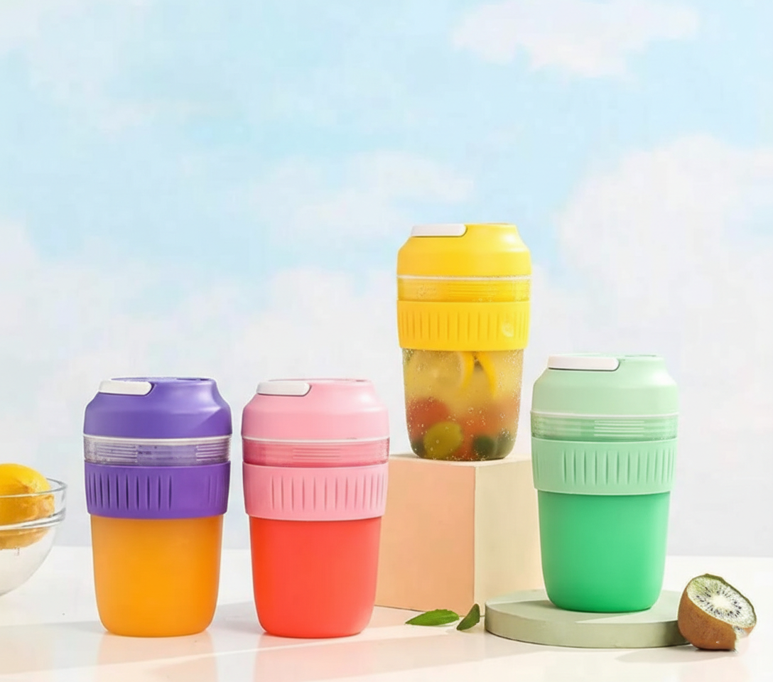 Portable Electric Mini Juicer & Smoothie Blender