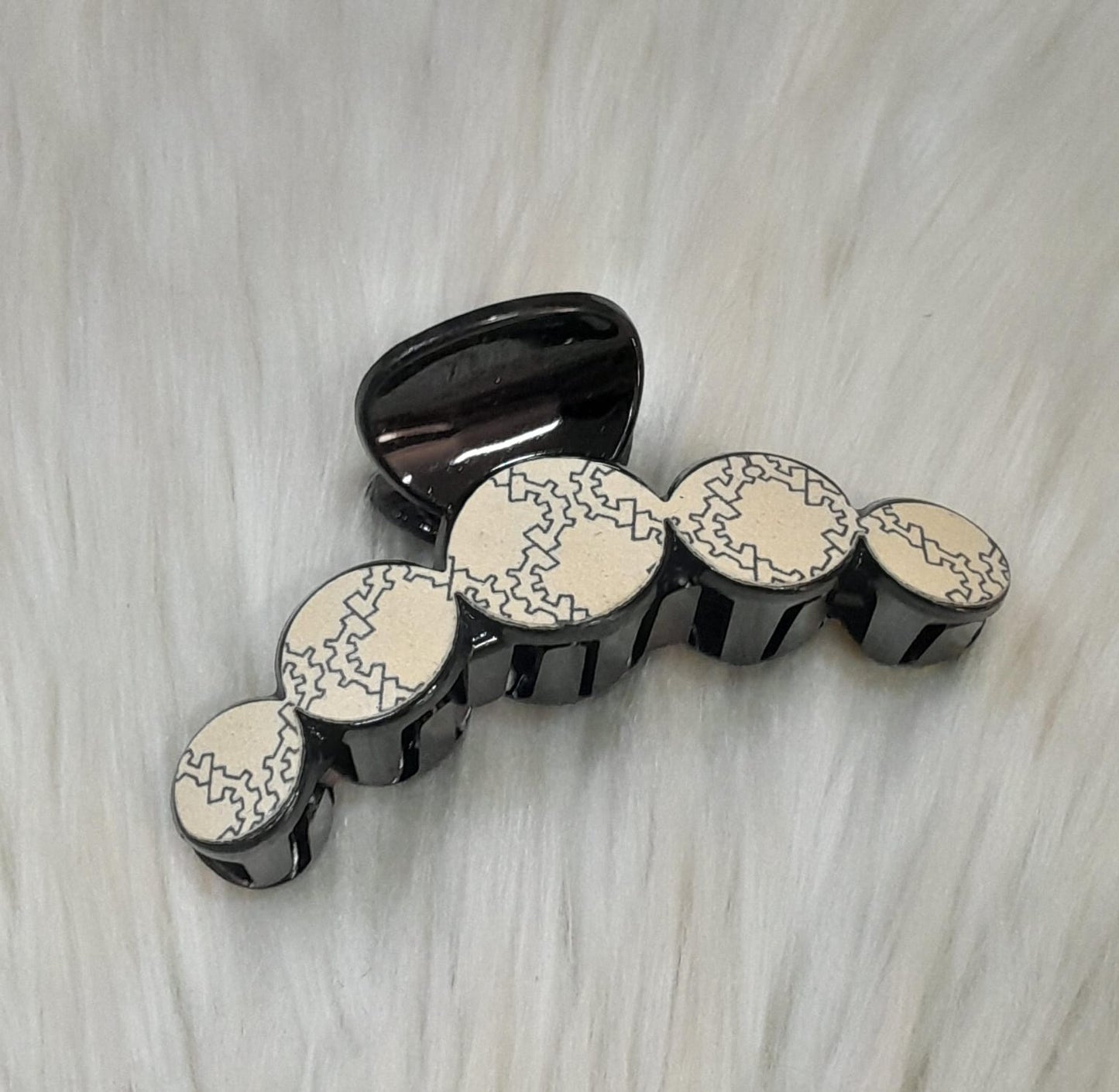 Geometric Pattern Circular Claw Clip